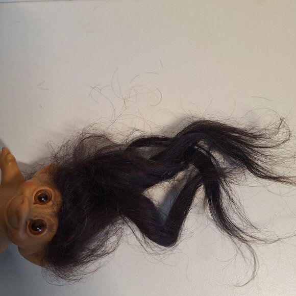 Vintage Troll Uneeda Wishnik Doll Long Black or Dark Brown Hair Amber Eyes 3" - Picture 5 of 9